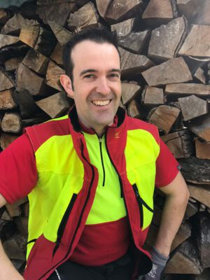 Baumfäller Herr Hesse, Baumfällung, Gefahrbaumbeseitigung, Häcksler, Kaminholz, Motorsäge